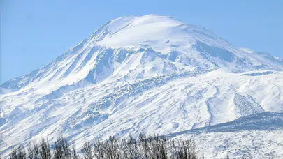 Ağrı Dağı'na tırmanış yapan kayıp kadın dağcıdan haber alınamıyor