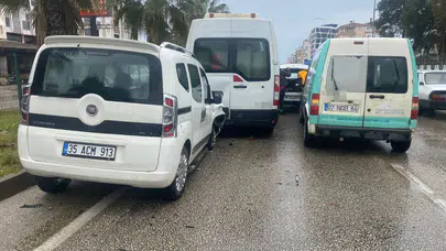 Antalya'da 4 araçlı zincirleme kaza