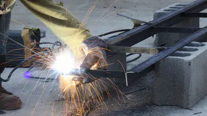 Tehlikeli işlerde çalışanlar dikkat : Mesleki Yeterlilik Belgesi zorunluluğu getirilen yeni meslekler belli oluyor