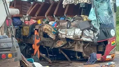 Gana’da otobüs ile ambulans çarpıştı: 16 ölü