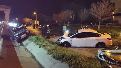 Edirne'de otomobil ile cip kafa kafaya çarpıştı : 3 kişi yaralandı