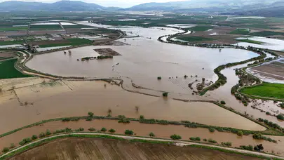Aydın'da sağanak yağış : Büyük Menderes Nehri taştı