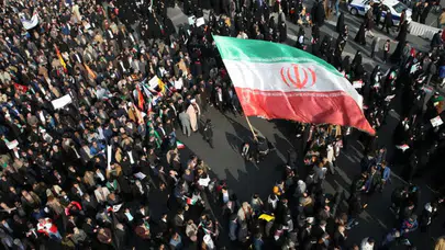 İran'da geçici Liderlik Konseyi toplandı