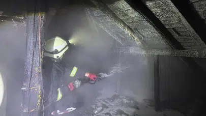 Bolu'da 2 katlı ev alevlere teslim oldu