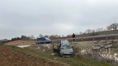 Bilecik’te direksiyon hakimiyetini kaybeden sürücü tarlaya uçtu : 1 yaralı