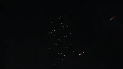 İran, İsrail'e yönelik yeni bir füze saldırısı başlattı