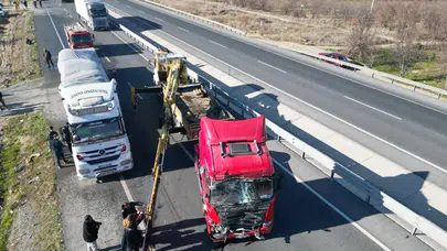 Afyonkarahisar'da tır yolcu minibüsüne çarptı : Çok sayıda kişi yaralandı