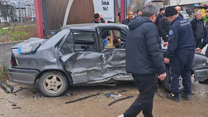 Bursa'da 2 aracın karıştığı kazada 4’ü çocuk 9 kişi yaralandı