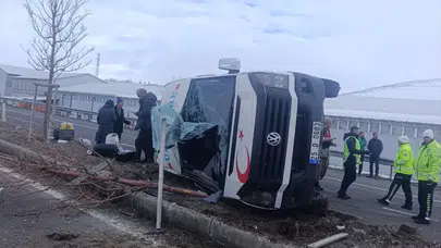 Erzurum'da kamyon ile minibüs çarpıştı : Yaralılar var