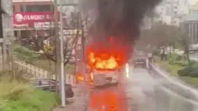 Ataşehir'de servis minibüsü alevlere teslim oldu