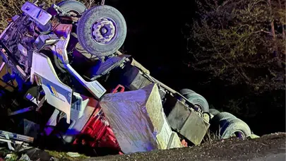 Alanya’da kamyon şarampole yuvarlandı : 1 ölü, 1 yaralı! Yaylakonak'ta feci kaza