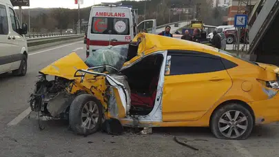 Samsun'da otomobil üst geçit direğine çarptı : Sürücü ağır yaralandı