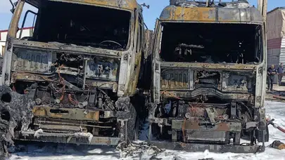 Mersin'de pak halindeki 2 tır yandı : Ekipler kontrol altına aldı