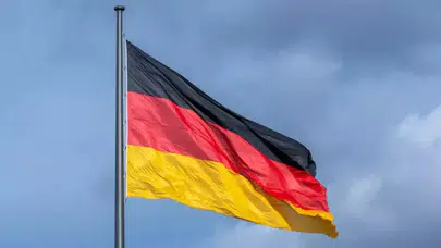 Almanya'da tren istasyonunda bomba ihbarı