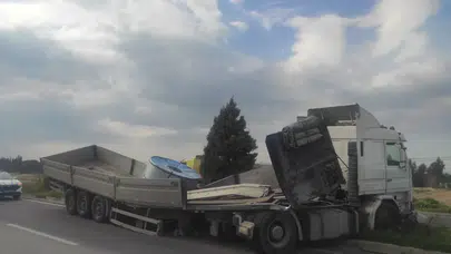 Manisa'da kaza : 2 sürücü yaralandı