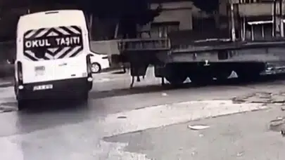 Gaziantep'te hemzemin geçitte kaza : Öğrenci servisine tren çarptı