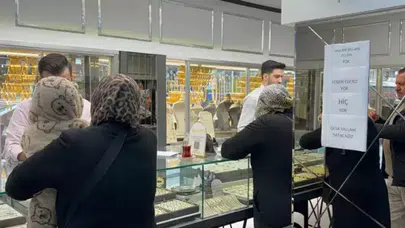 Bursa'da altın izdihamı : Kuyumcu camına 'Vallahi billahi yok' yazısı astı