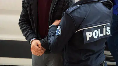 Adana'da parkta uyuşturucu satarken yakalandı : 15 yıl ceza hapis cezası aldı