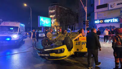 Kadıköy Rıhtım’da taksi takla attı : Kazada 2 kişi yaralandı