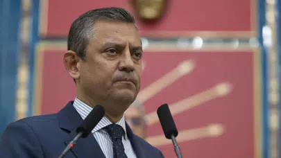 Özgür Özel'den tepki çeken hamle : 2 ismi takipten çıkardı