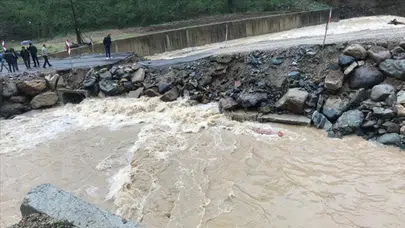 Çekmeköy Şile yolu trafiğe kapatıldı ! Dere taştı , ulaşım durdu