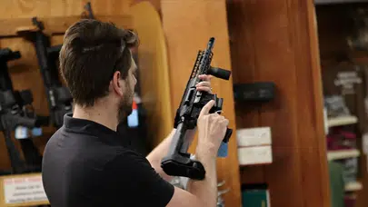 İsrail'de bireysel silahlanmanın önü açıldı : 300 bin kişiye izin çıkıyor