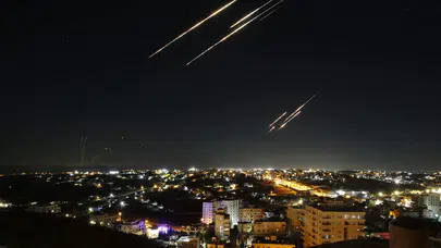 İran füzeleri İsrail'i vurdu : 1 ölü