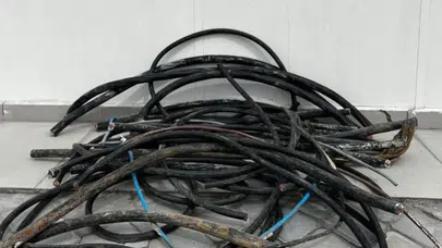 Aydın'ın Söke ilçesinde fabrika hırsızlığı : 150 metre bakır kablo çaldılar