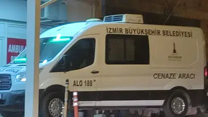 İzmir'de karşıya geçmek isteyen motosiklet sürücüsü suya kapıldı