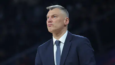 Fenerbahçe Beko'dan Jasikevicius açıklaması : Dubai'de mahsur kaldı