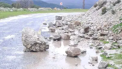 Aydın'da toprak kayması : 3 ev tahliye edildi