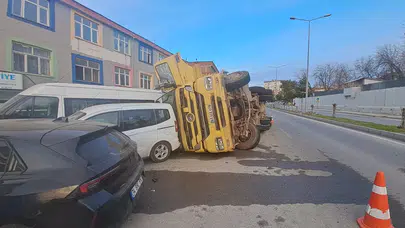 Diyarbakır'da kaza : Tır devrildi, 7 araca çarptı