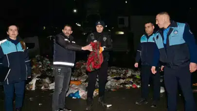 Esenyurt'ta çöpte bulunan 1.2 milyon liralık altın sahibine teslim edildi