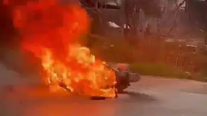 Adıyaman'da seyir halindeki motosiklet alevlere teslim oldu