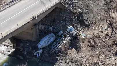 Kastamonu'da beton mikseri köprüden düştü, sürücü ağır yaralandı