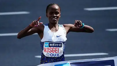 Kosgei Tokyo Maratonu’nu rekor süreyle kazandı