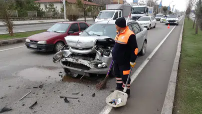 Malatya'da 2 otomobilin çarpışması sonucu 1 kişi yaralandı