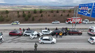 Kırıkkale'de 6 araçlı zincirleme kaza : Anne ve 2 çocuğu yaralandı