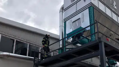 Elazığ'da mobilya mağazasında yangın