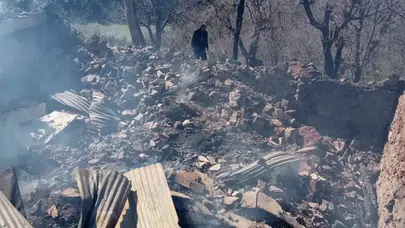 Adana’da yanan evden parasını kurtarmak isterken ağır yaralandı , hayvanlar telef oldu