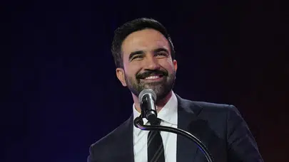 Mamdani, görevdeki ilk bayram namazını kıldı