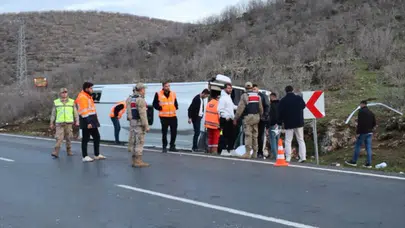Mardin'de feci kaza : Yolcu otobüsü devrildi, 24 yaralı