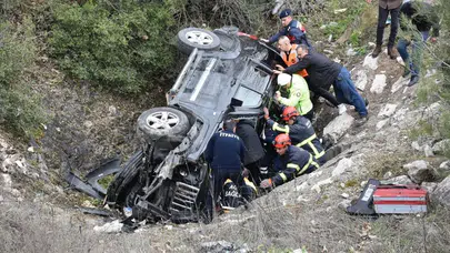 Bilecik'te cip kanala devrildi : 2 kişi yaralı kurtarıldı