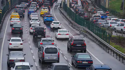 İstanbul'da bayram dönüşü yoğun trafik !