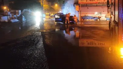 Hatay İskenderun'da otomobil alev alev yandı