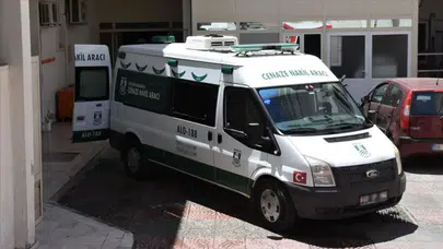 Hatay'da pat pat ağaca çarptı : Sürücü hayatını kaybetti