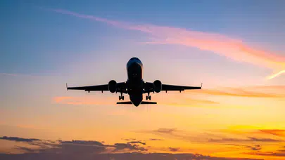 Kenya'da yolcu uçağı iniş sırasında pistten çıktı