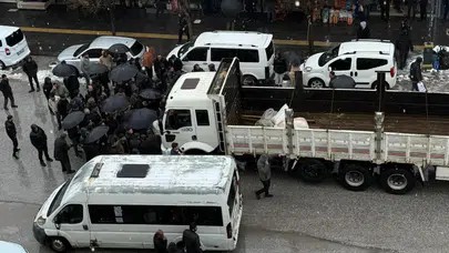 Bitlis'te feci kaza : 80 yaşındaki adam kamyonun altında kaldı