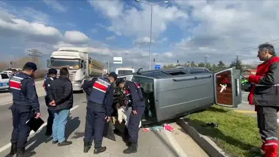 Bolu'da otomobil ile kamyon çarpıştı : 6'sı çocuk 9 kişi yaralandı