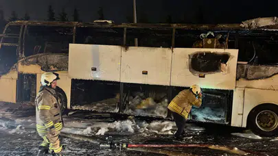Esenler'de seyir halindeki şehirlerarası yolcu otobüsü yandı